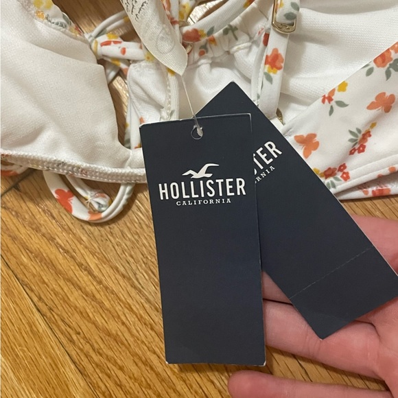 Hollister Floral Bikini Top Size XS with Tags - Picture 4 of 5